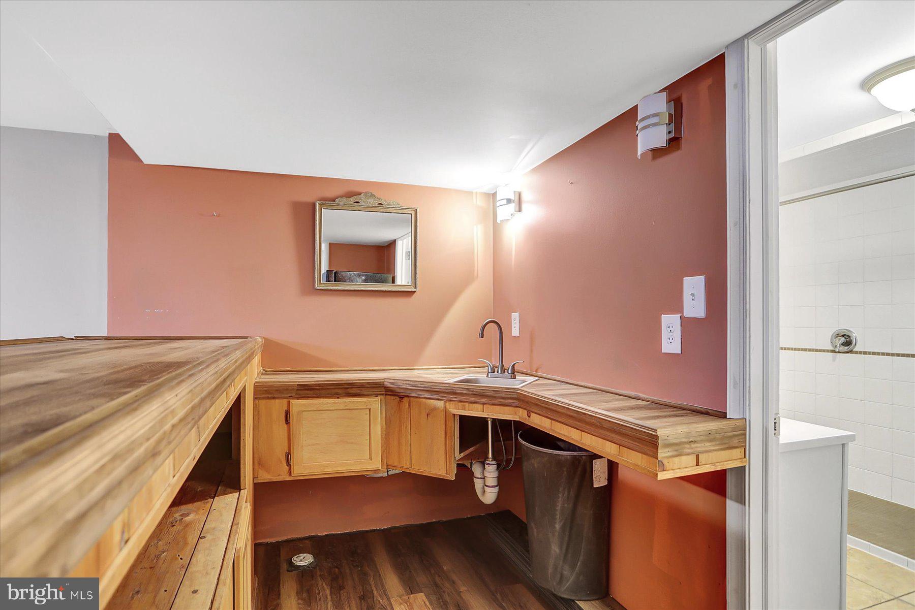 550 Ridge Avenue Harrisburg, PA 17111 - Photo 23 of 38 Wet Bar