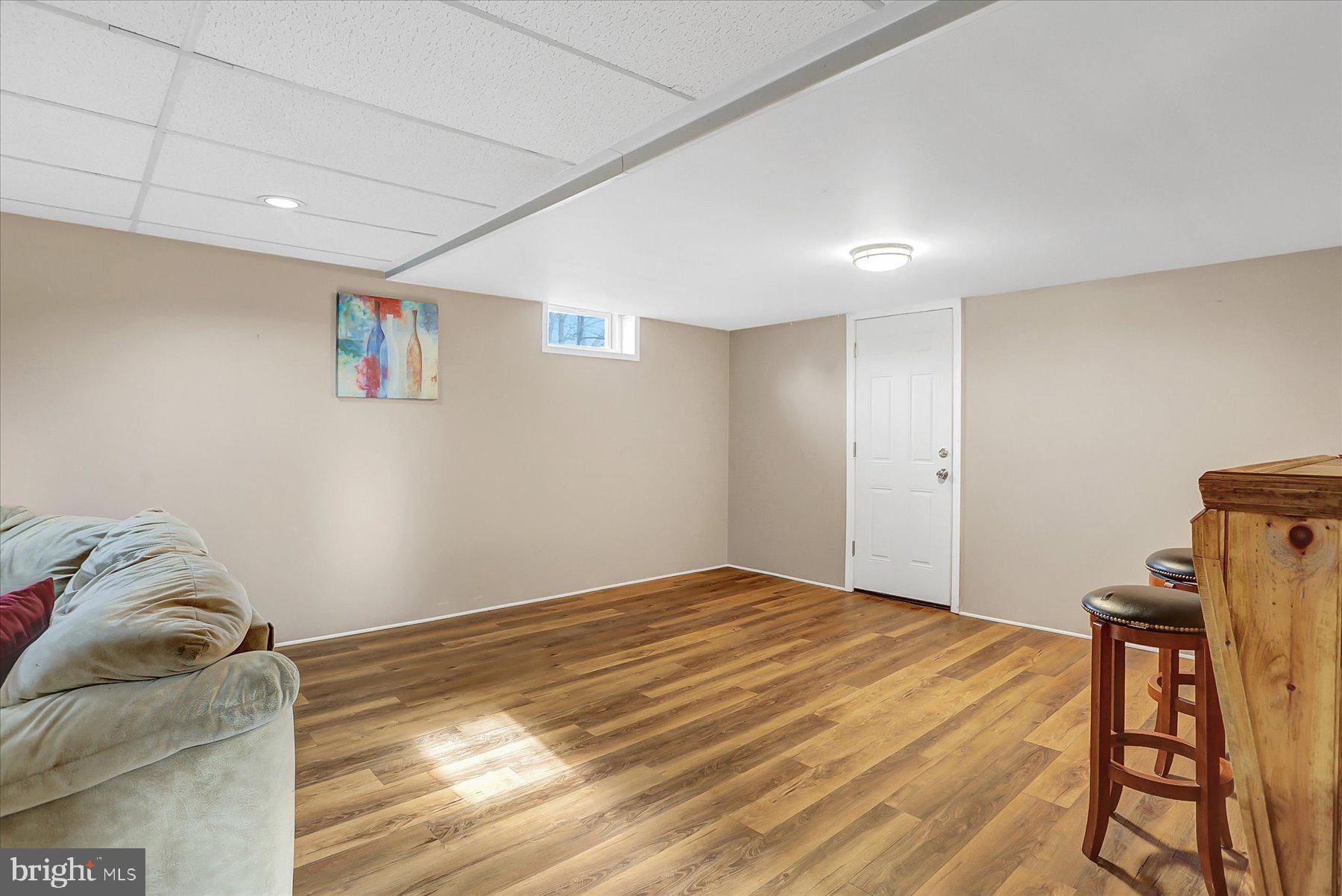 550 Ridge Avenue Harrisburg, PA 17111 - Photo 29 of 38 Family Room/Wet Bar