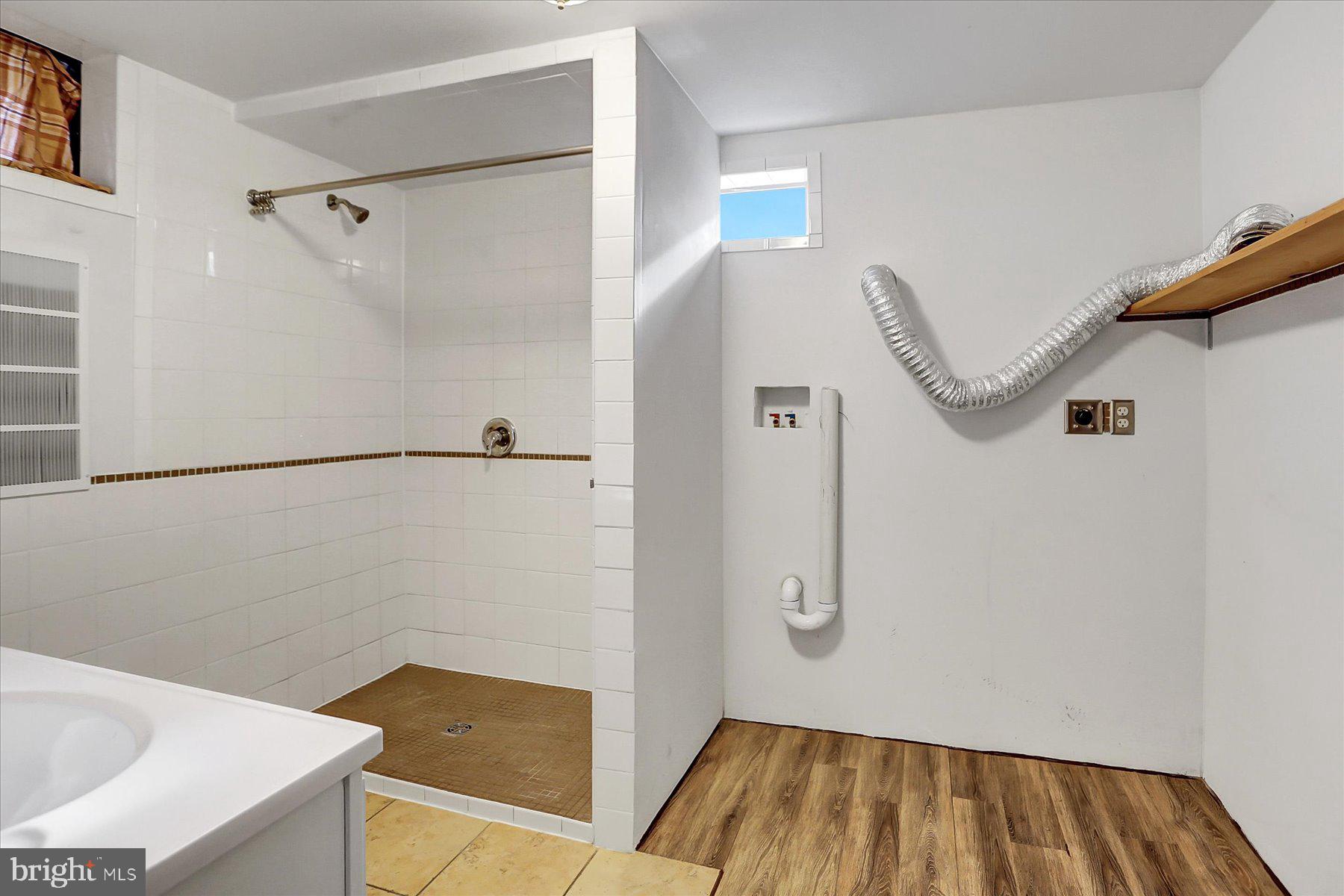 550 Ridge Avenue Harrisburg, PA 17111 - Photo 30 of 38 Bathroom 2 (Lower Level)