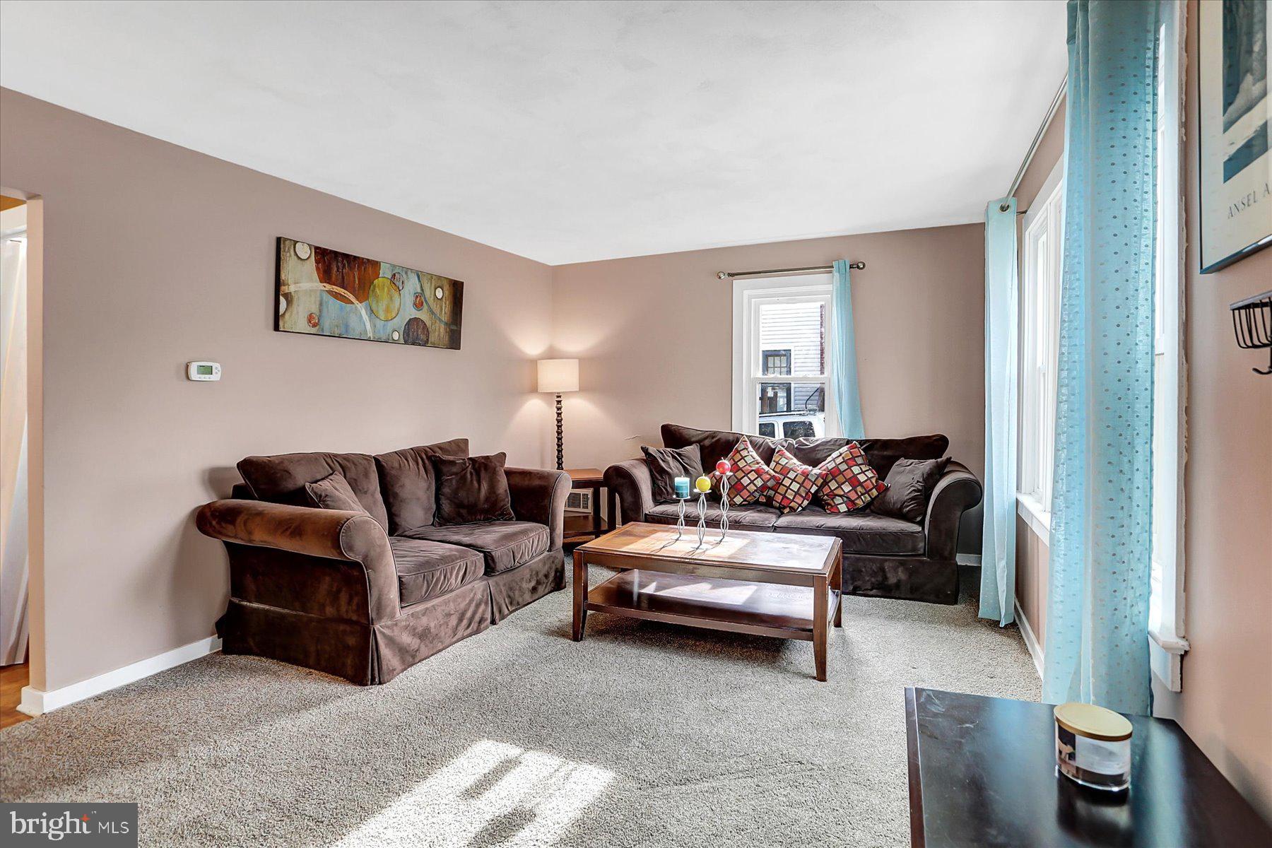 550 Ridge Avenue Harrisburg, PA 17111 - Photo 3 of 38 Living Room