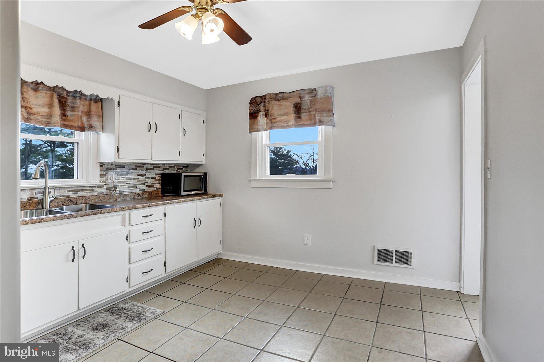 550 Ridge Avenue Harrisburg, PA 17111 - Photo 5 of 38 Kitchen