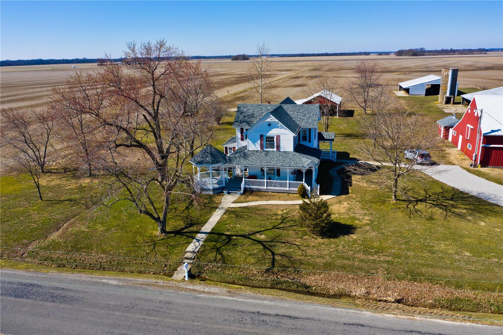 17229 Diamond Springs Road Carlyle, IL 62231 - Photo 2 of 59