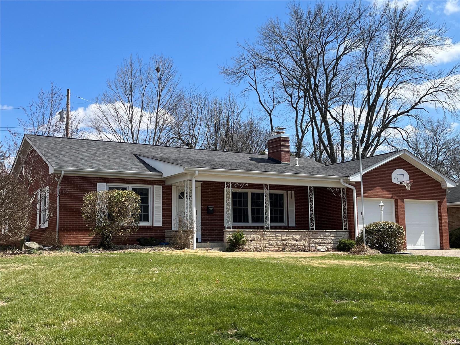 167 Woodlawn Road Quincy, IL 62301 - Photo 1 of 21 Gallery Image 1