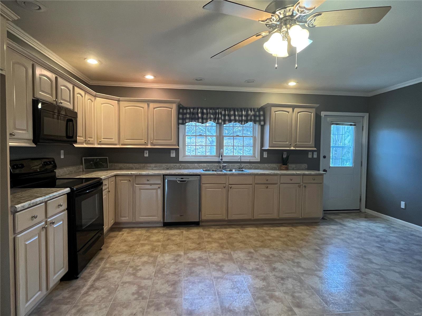 167 Woodlawn Road Quincy, IL 62301 - Photo 5 of 21 Gallery Image 5