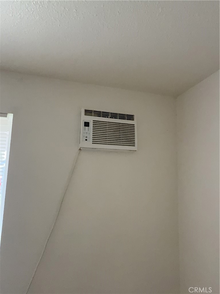 139 North Palm Avenue, Unit 1 Rialto, CA 92376 - Photo 6 of 23 Living Room