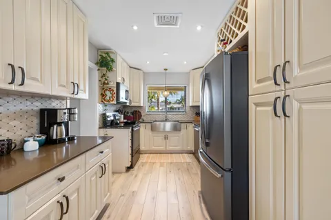 $1,750,000 | 310 Orange Way, West Palm Beach, FL 33405