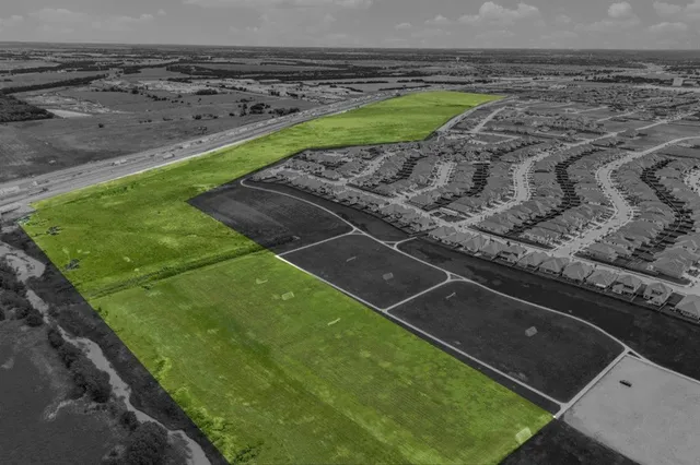 a view of a backyard with a outdoor