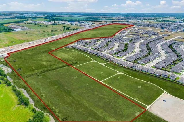 a view of a tennis court