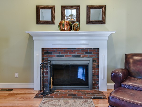 831 Marston Road Northbridge, MA 01588 - Photo 4 of 26