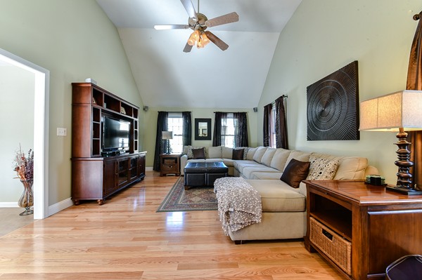 831 Marston Road Northbridge, MA 01588 - Photo 5 of 26