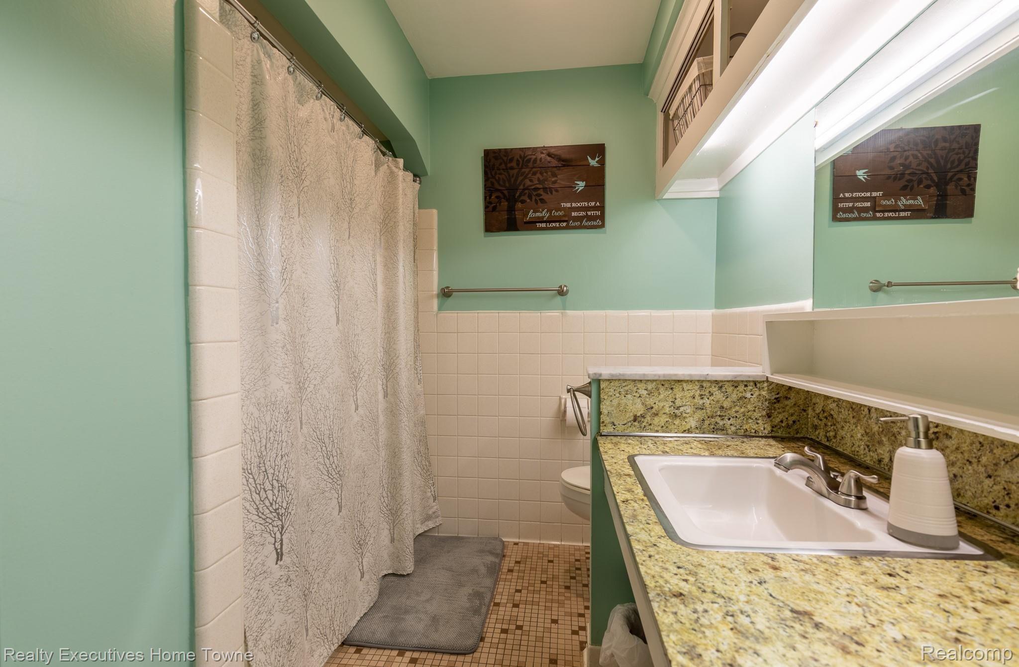 22365 Berg Road Southfield, MI 48033 - Photo 31 of 34 22365 Berg-26.jpg