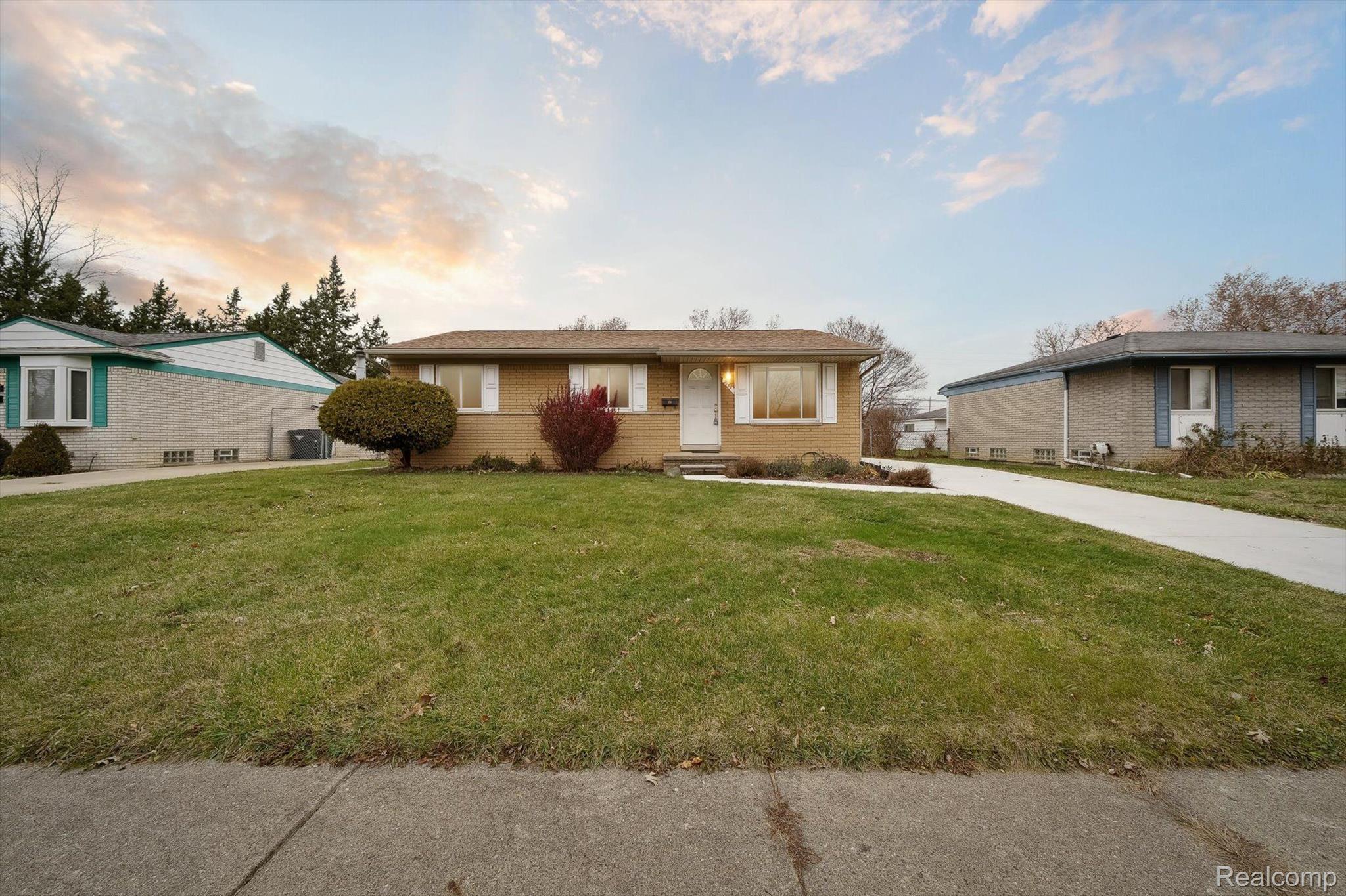 2159 Garry Drive Troy, MI 48083 - Photo 2 of 36 2159 Garry - perfect location!