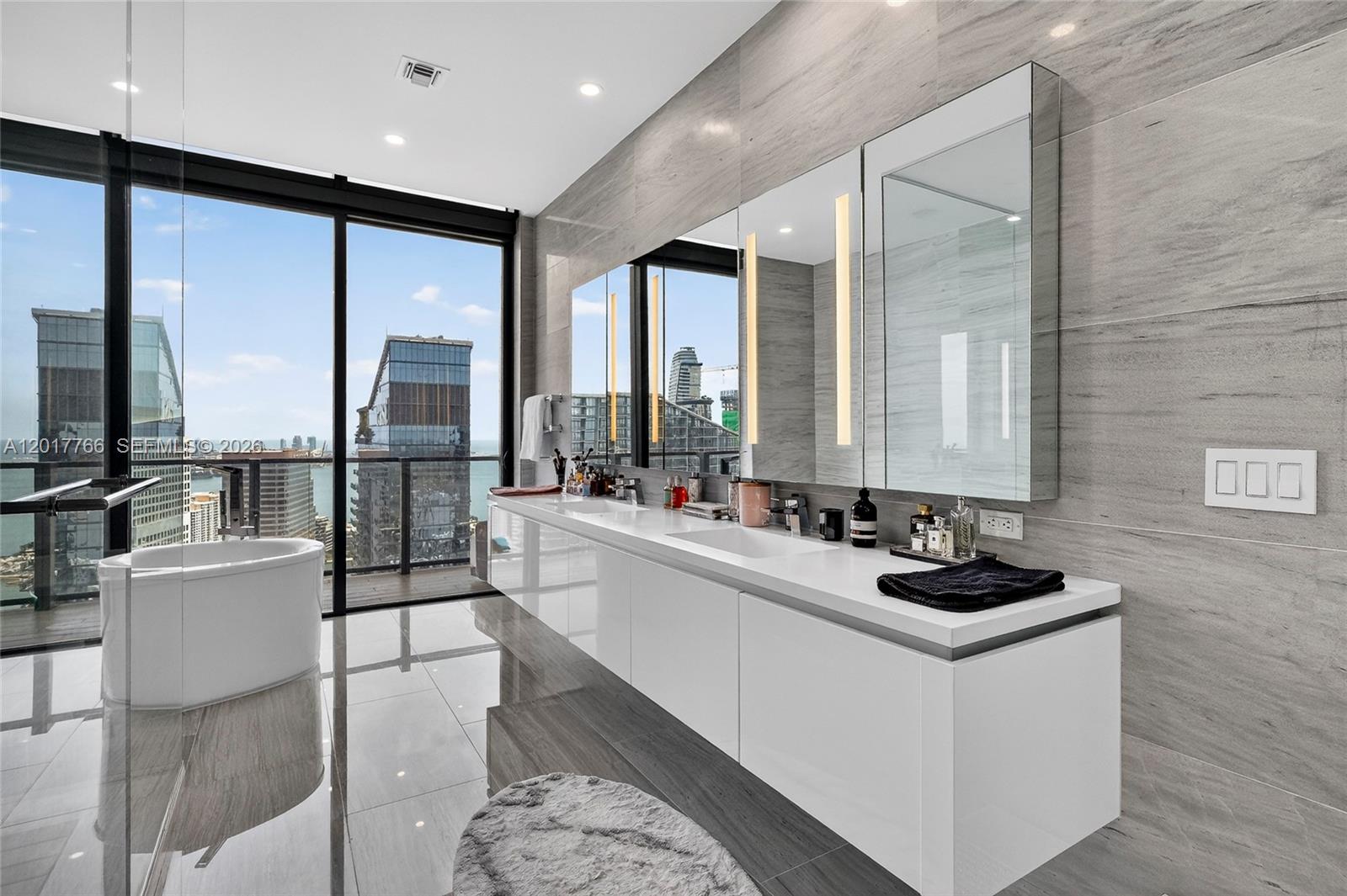 88 Southwest 7th Street, Unit PH4202 Miami, FL 33130 - Photo 24 of 88