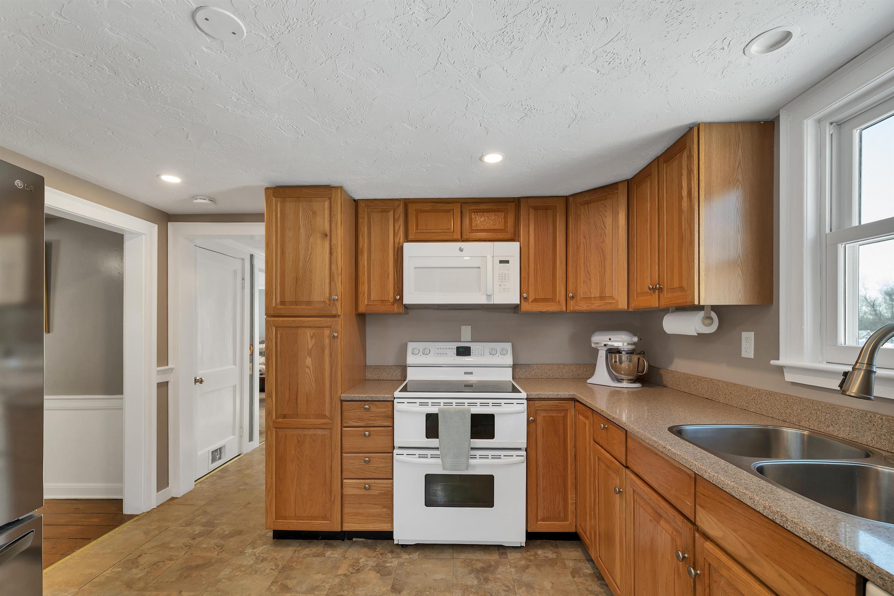 102 Elm Street Epping, NH 03042 - Photo 18 of 49