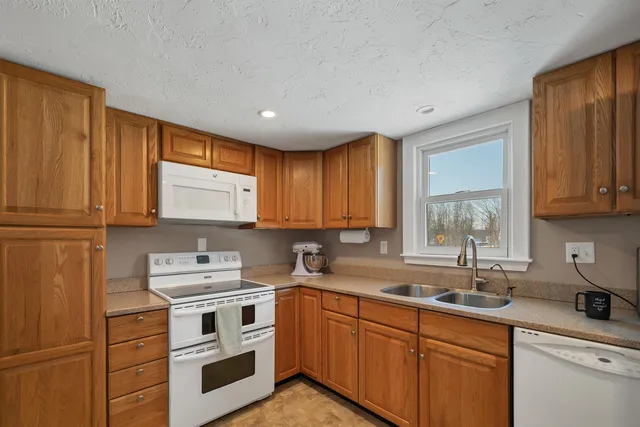 $399,900 | 102 Elm Street, Epping, NH 03042