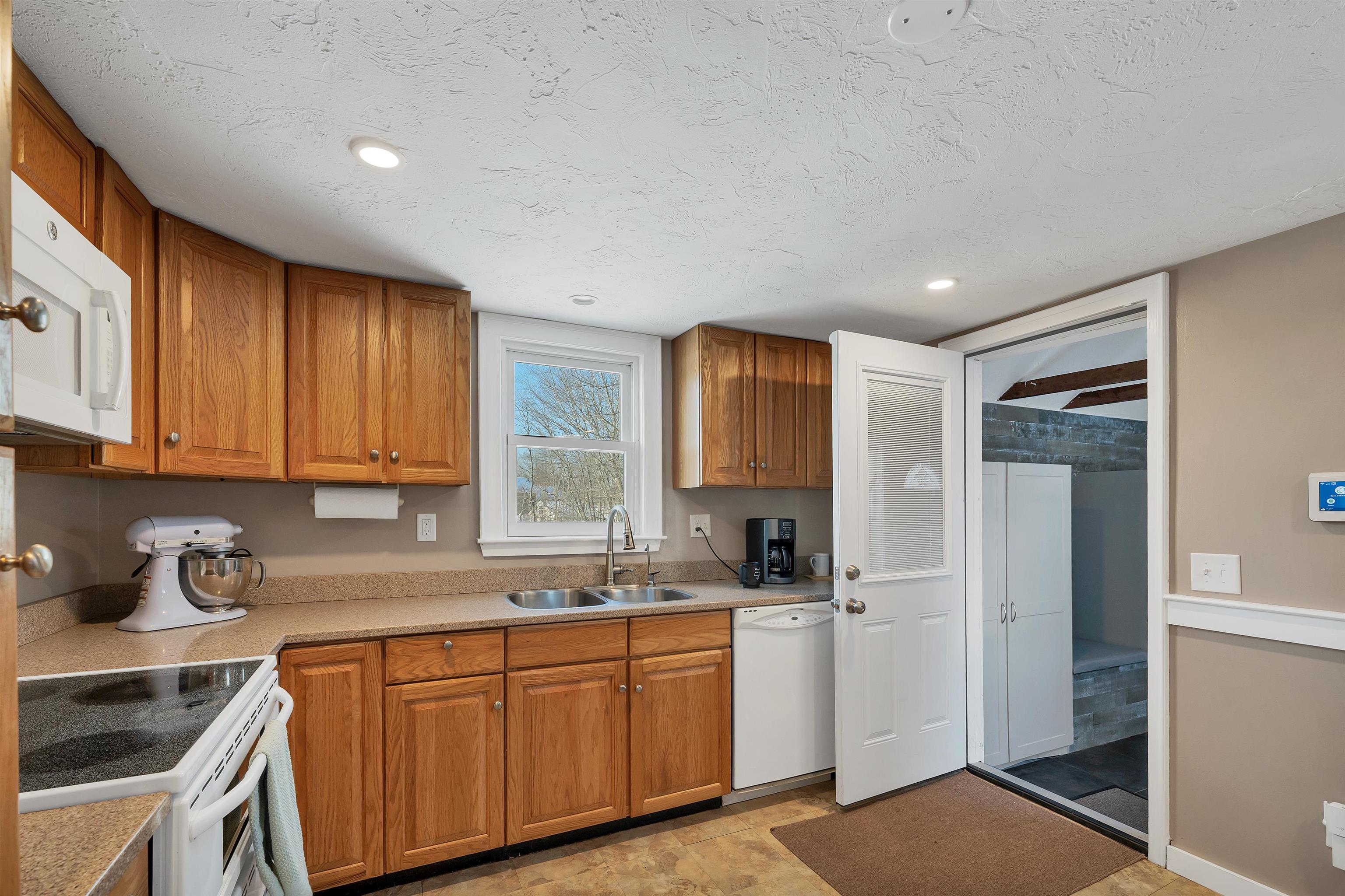 102 Elm Street Epping, NH 03042 - Photo 21 of 49