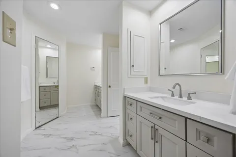 $1,080,000 | 306 Gessner Road, Bunker Hill Village, TX 77024