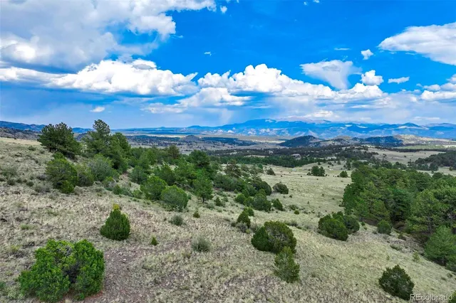 a view of a sky view