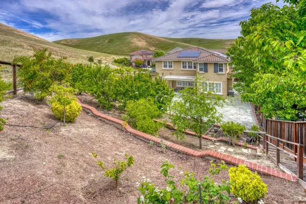 $2,588,000 | 5582 Castello Court, Dublin, CA 94568