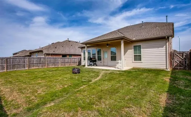 a view of a house with a backyard