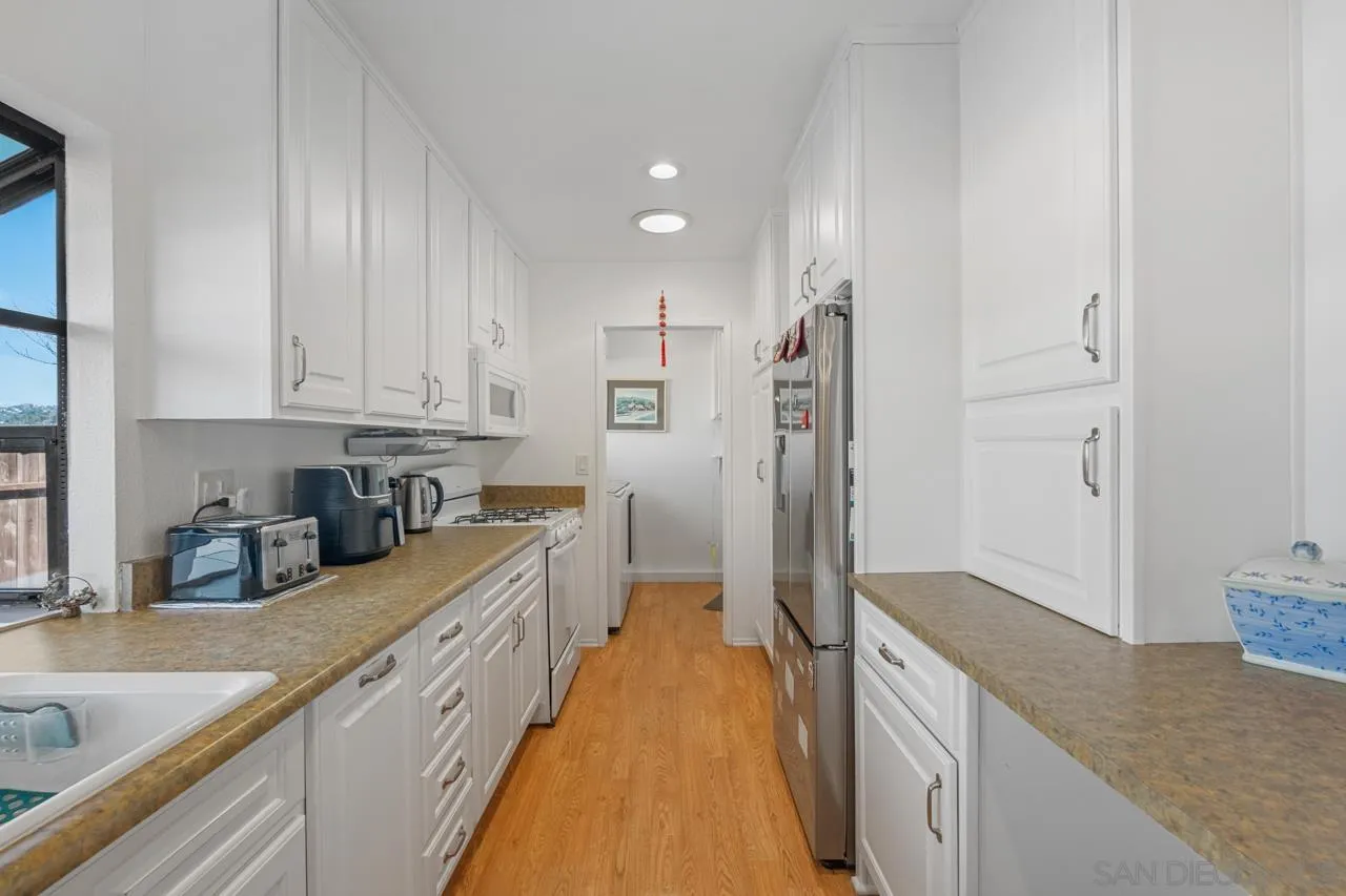 724 Nob Circle Vista, CA 92084 - Photo 10 of 30