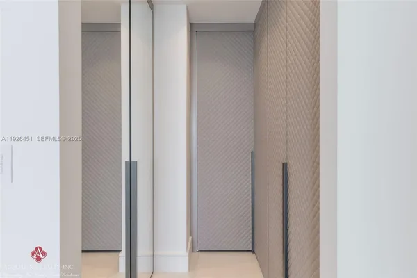 a picture of a very nice looking room