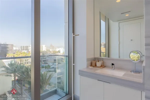 a group of chairs sitting in patio with a yard