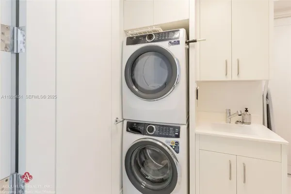 $60,000 | 17975 Collins Avenue, Unit 502, Sunny Isles Beach, FL 33160