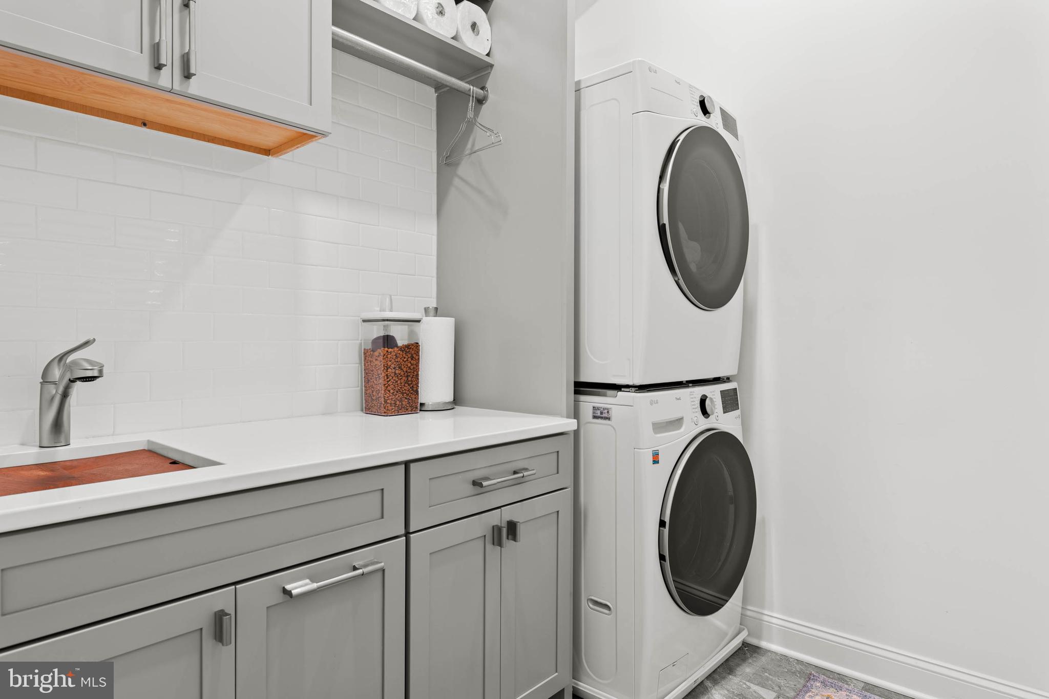 142 Preakness Way Downingtown, PA 19335 - Photo 26 of 56 a utility room with dryer and washer