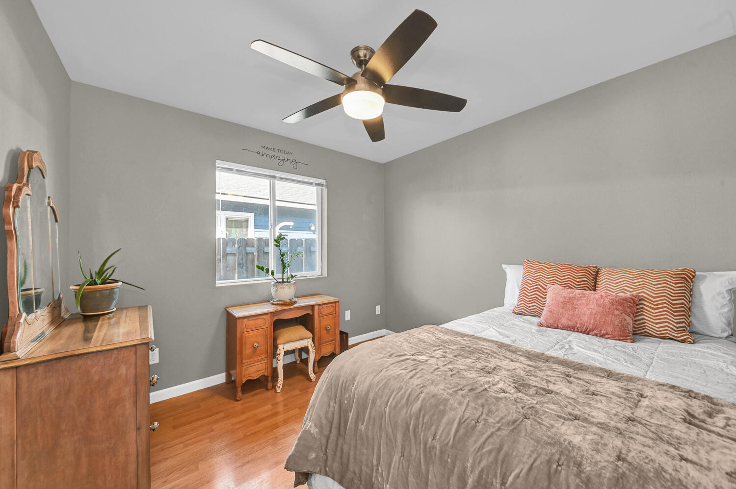 61258 Blakely Road Bend, OR 97702 - Photo 17 of 26 Third bedroom with ceiling fan.