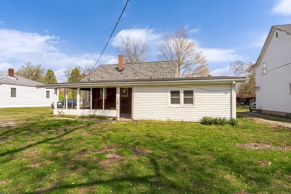 a view of a house with a yard