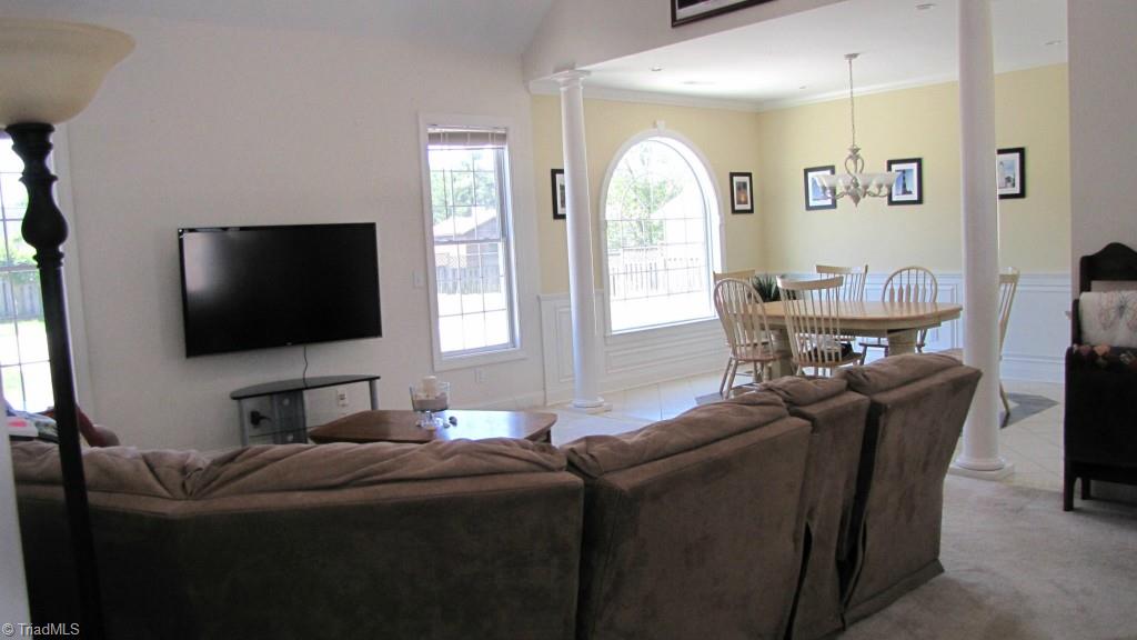 145 Sunset Ridge Lane Lexington, NC 27295 - Photo 3 of 22 Family Room open to Dining Room