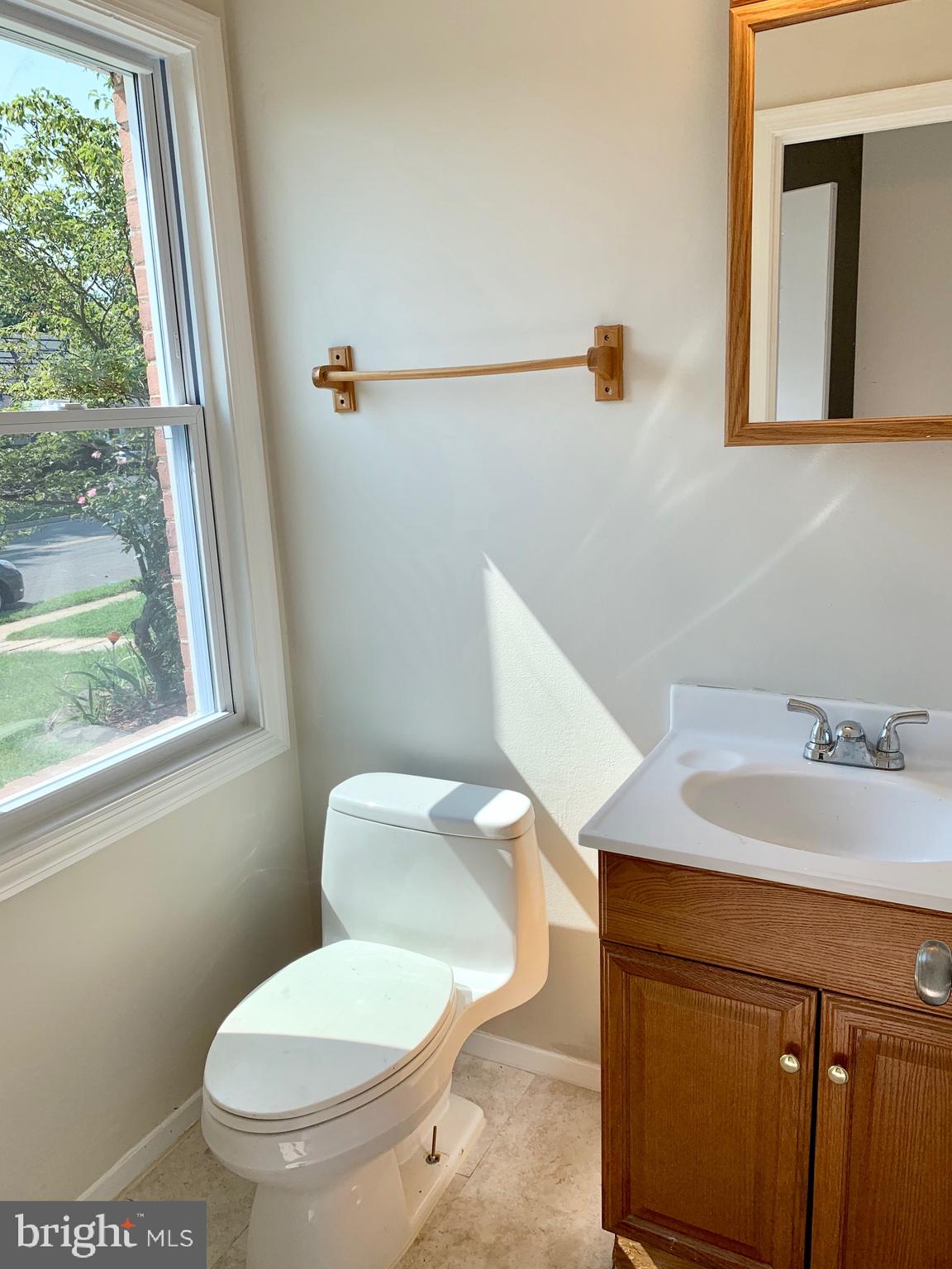 213 Dry Mill Road Southwest Leesburg, VA 20175 - Photo 9 of 16 Powder Room