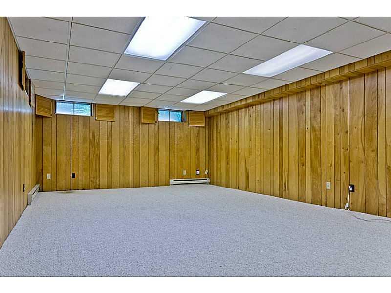210 Pond Road Manchester, ME 04351 - Photo 28 of 35 Den/Family/Great Room.