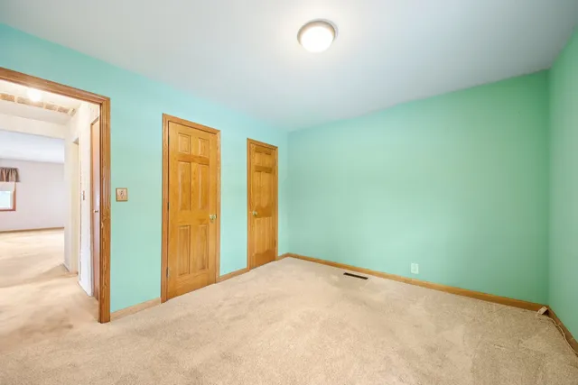 $275,000 | 119 Fairway Road, Carpentersville, IL 60110