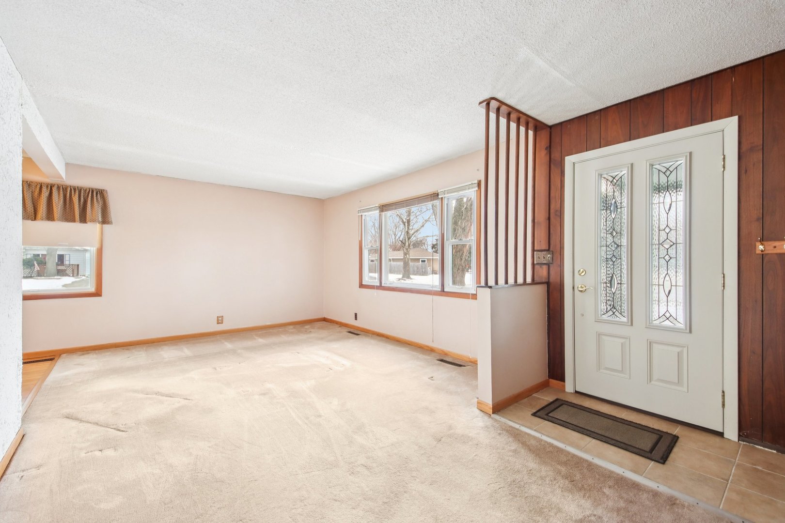 119 Fairway Road Carpentersville, IL 60110 - Photo 2 of 27