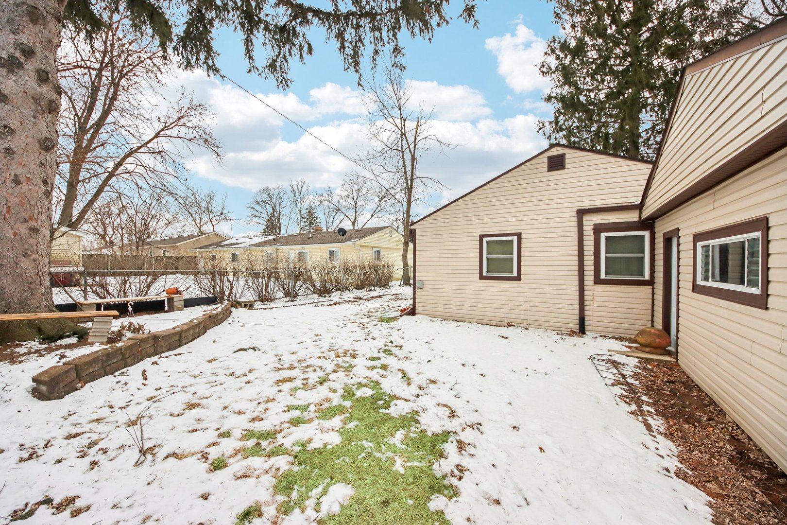 119 Fairway Road Carpentersville, IL 60110 - Photo 22 of 27