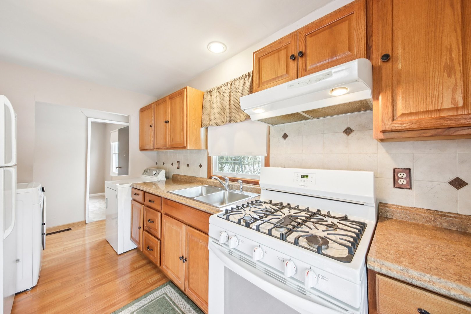 119 Fairway Road Carpentersville, IL 60110 - Photo 7 of 27