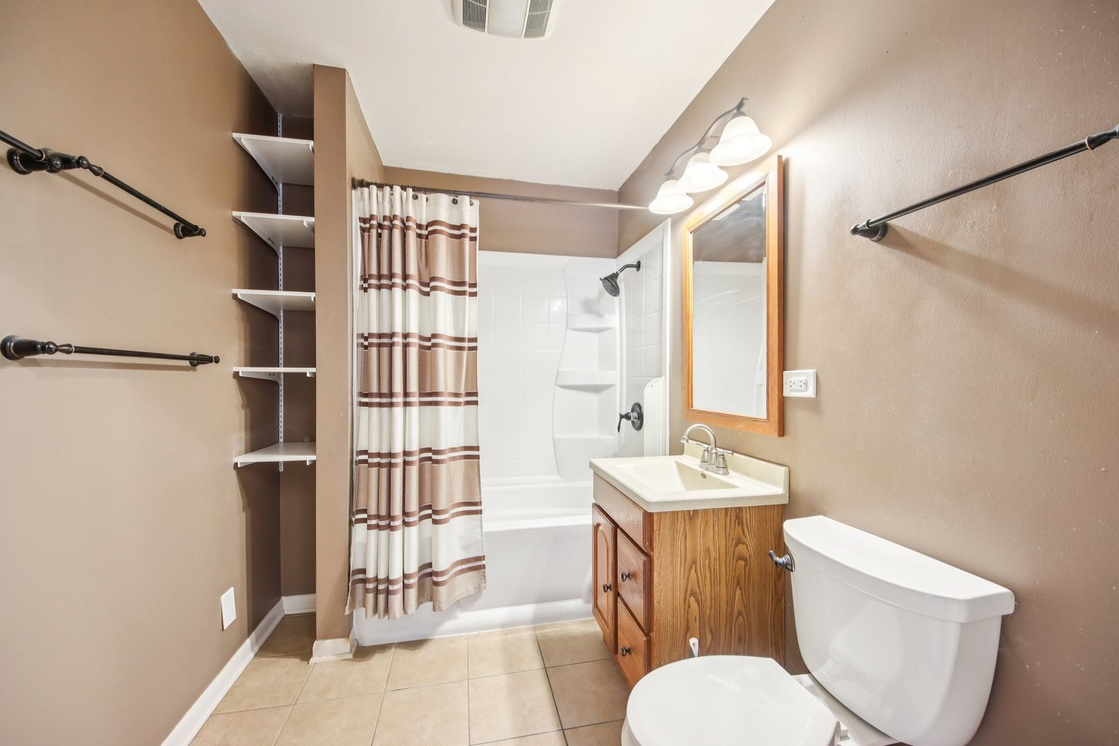 119 Fairway Road Carpentersville, IL 60110 - Photo 9 of 27