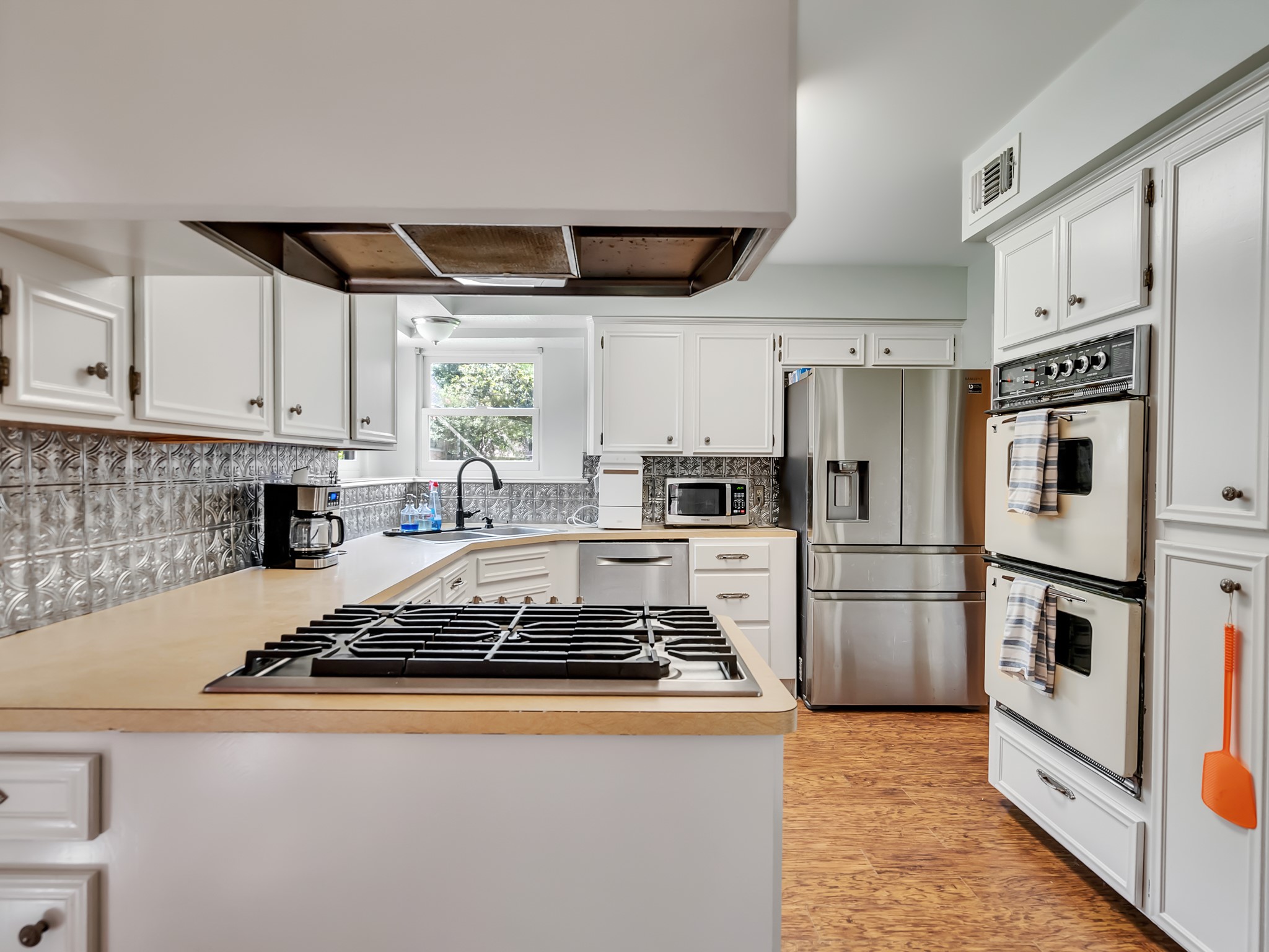 3819 Shipman Lane Spring, TX 77388 - Photo 8 of 36 Bright and functional kitchen featuring a 5 burner cooktop, double ovens, and modern refrigerator.