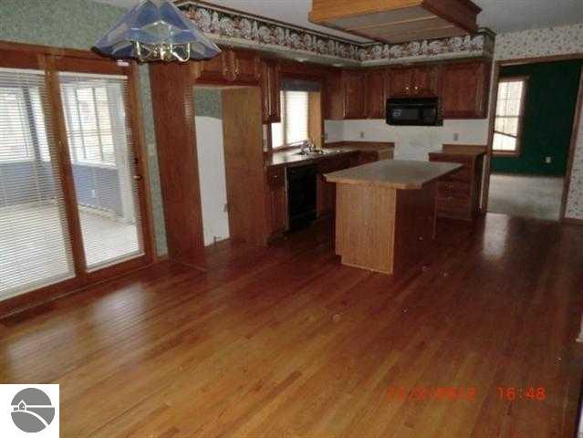 3517 Lone Lookout Road Traverse City, MI 49686 - Photo 15 of 25 1740762-14.JPG