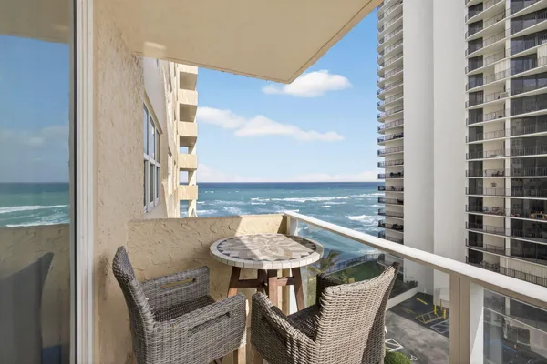 $735,000 | 5440 North Ocean Drive, Unit 805, Singer Island, FL 33404