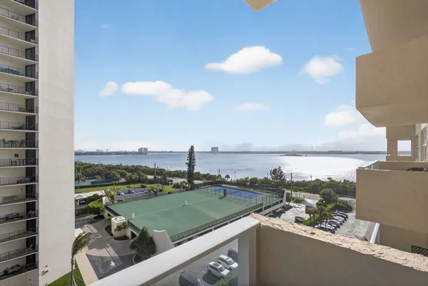 $735,000 | 5440 North Ocean Drive, Unit 805, Singer Island, FL 33404