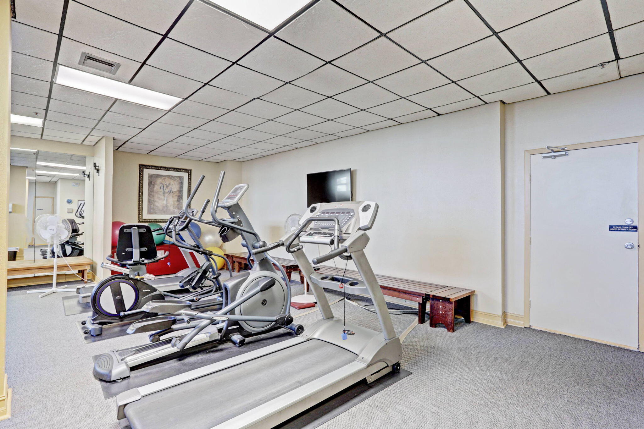 5440 North Ocean Drive, Unit 805 Singer Island, FL 33404 - Photo 43 of 56 a view of a room with gym equipment
