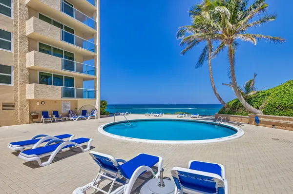 $735,000 | 5440 North Ocean Drive, Unit 805, Singer Island, FL 33404