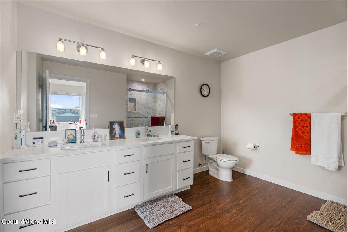 1090 East 4th Avenue Post Falls, ID 83854 - Photo 23 of 43 23-Primary bathroom