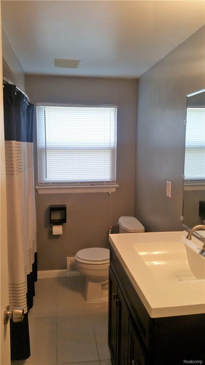 15110 Ashton Road Detroit, MI 48223 - Photo 13 of 22 20160925_164146.jpg