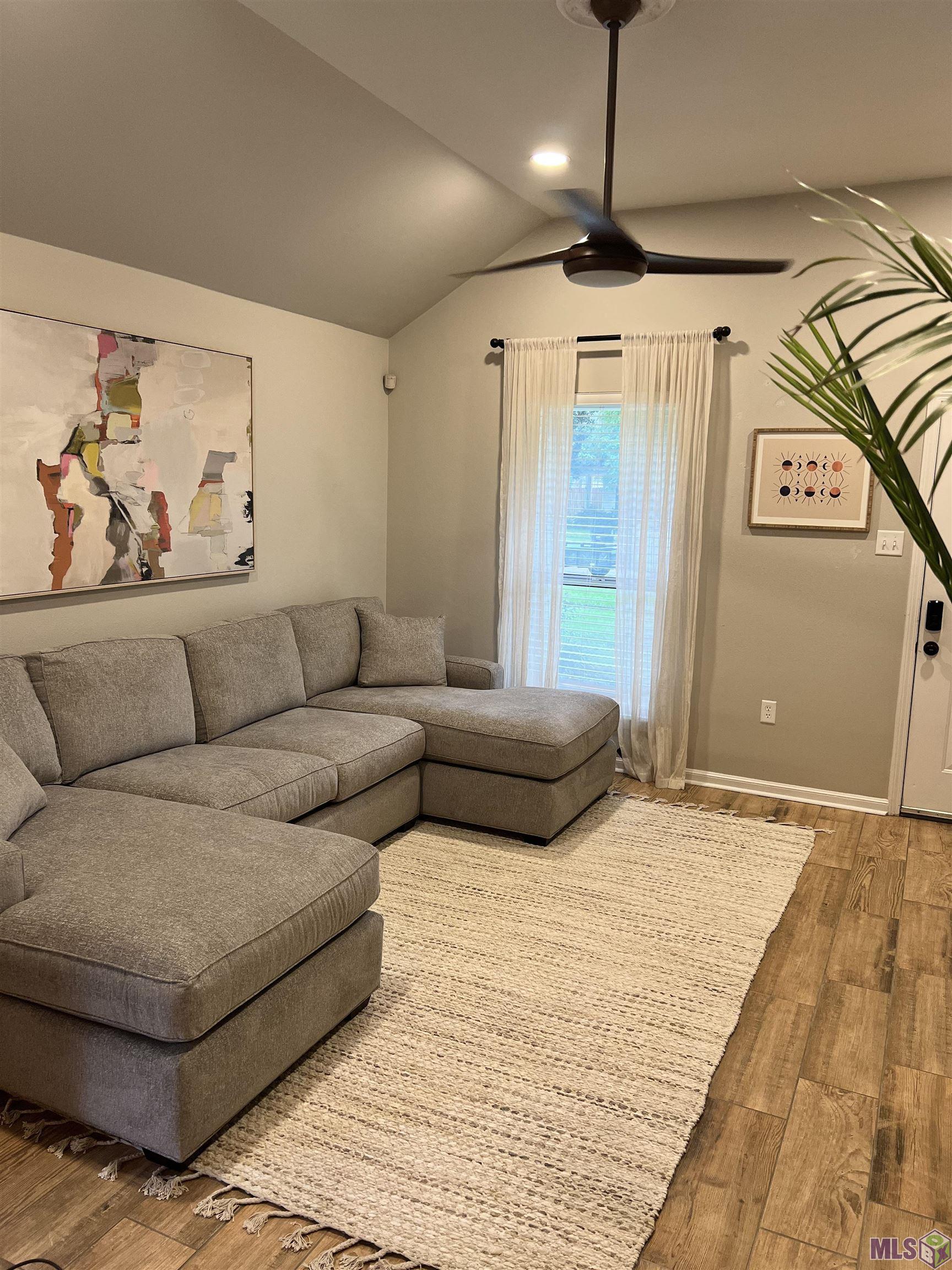7855 Clover Ridge Avenue Baton Rouge, LA 70820 - Photo 3 of 7 Living Room