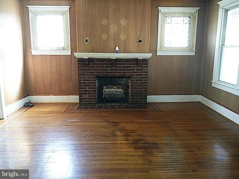 3403 Grantley Road Baltimore, MD 21215 - Photo 12 of 28 Living Room