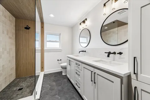 $1,325,000 | 10102 Candlewood Drive, Houston, TX 77042
